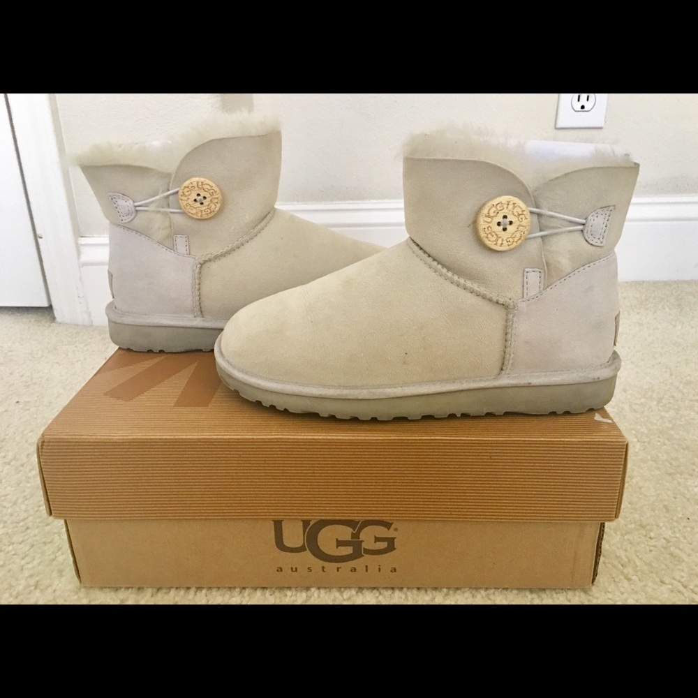 UGG Mini Bailey Button